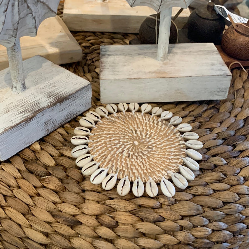 Natural rattan Coasters with natural shells