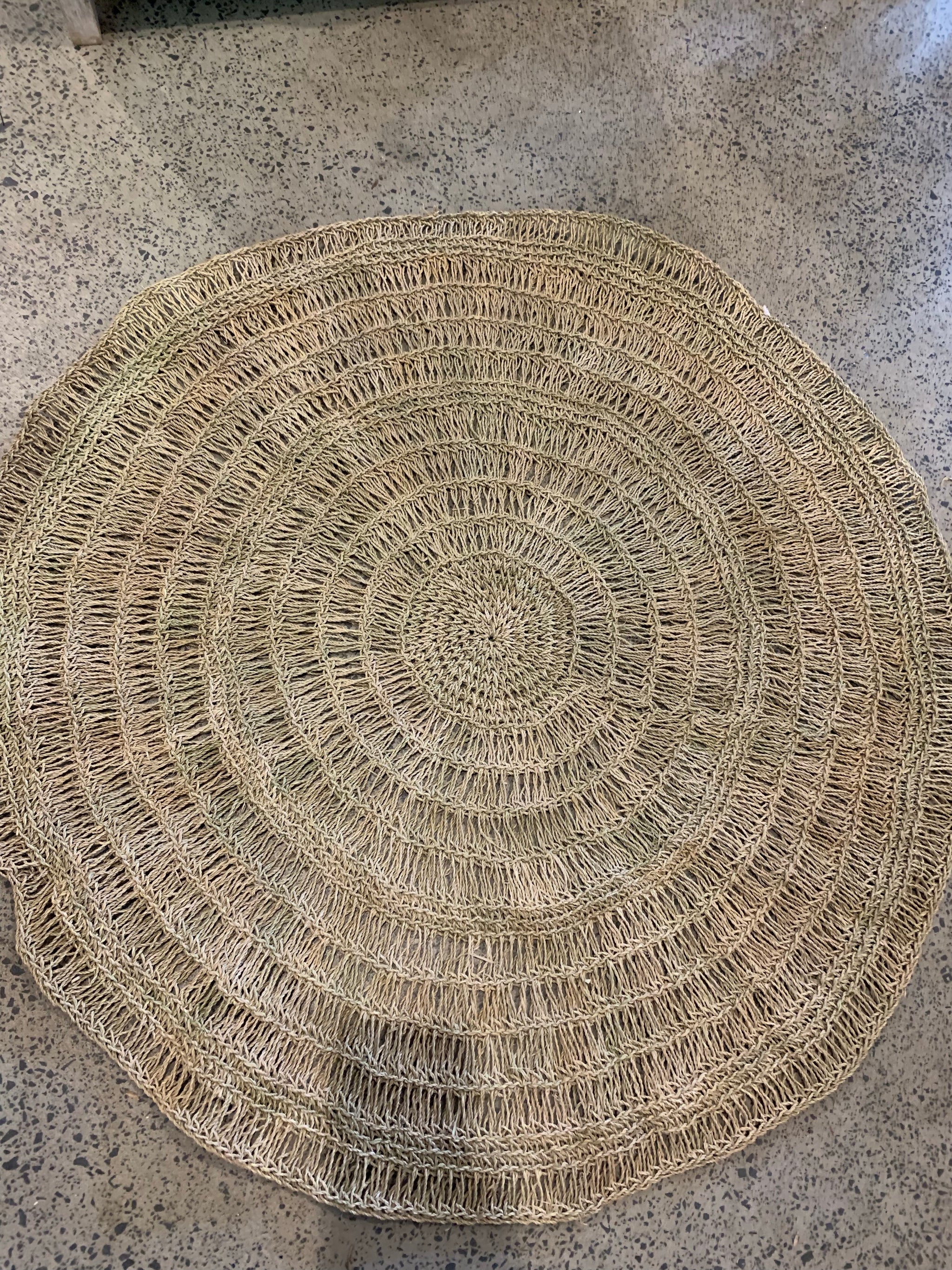 Round woven rug