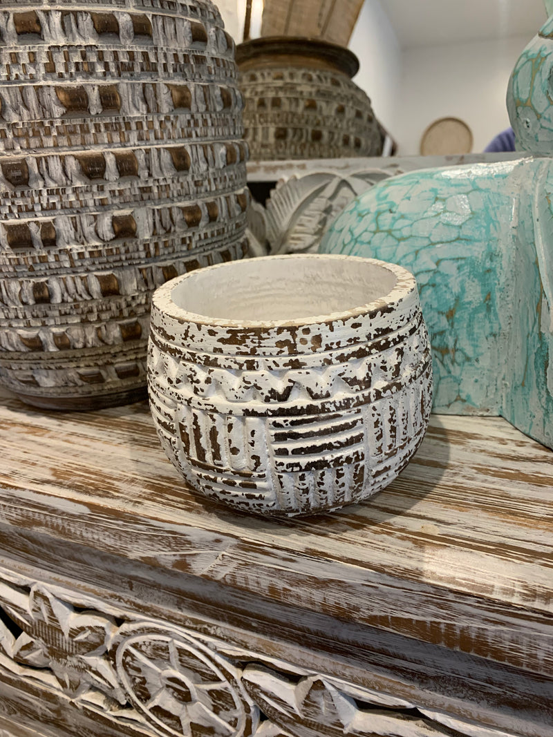 Rustic white decorative pot. S