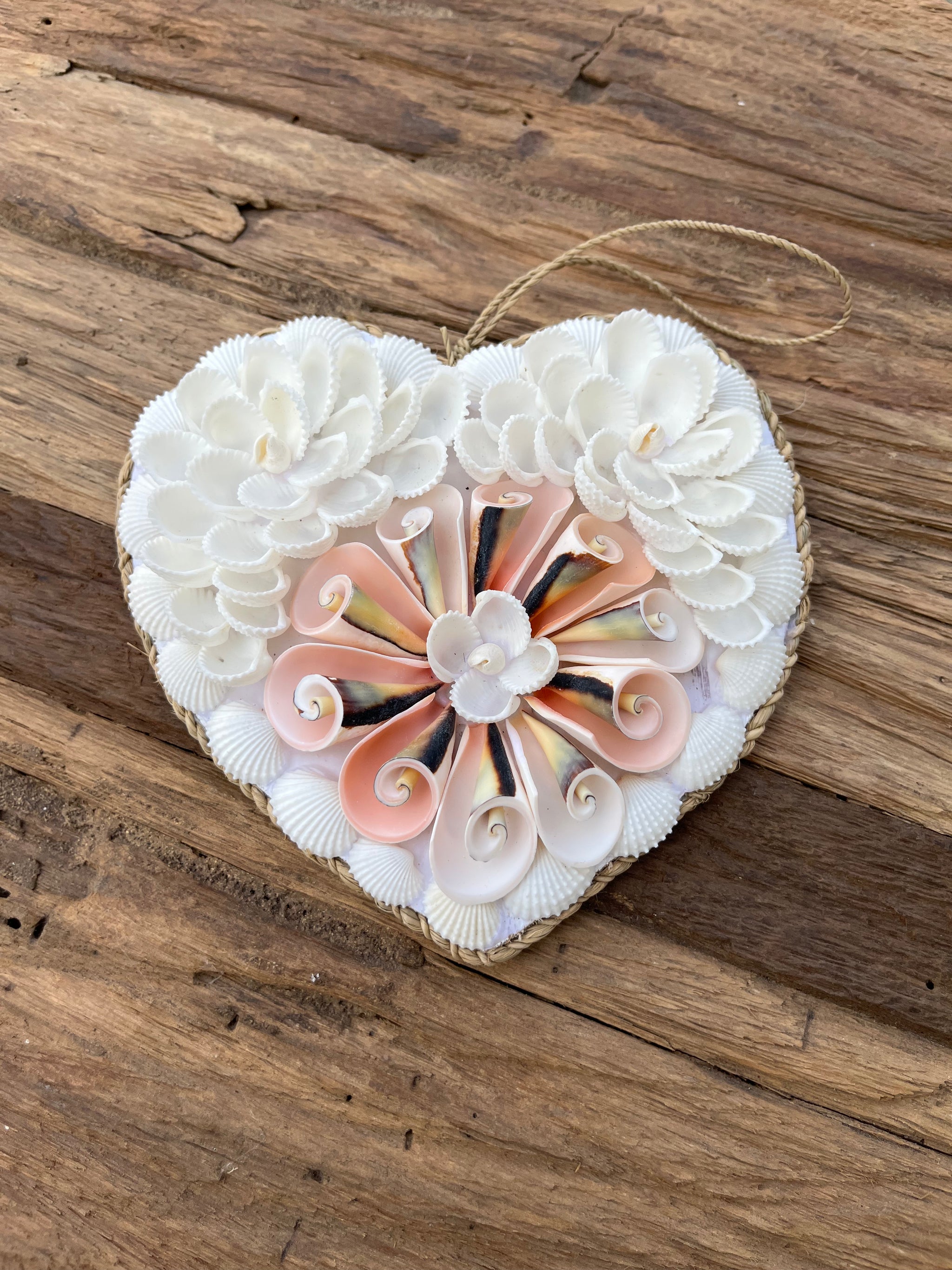 Shell heart with pink shells 18cm L