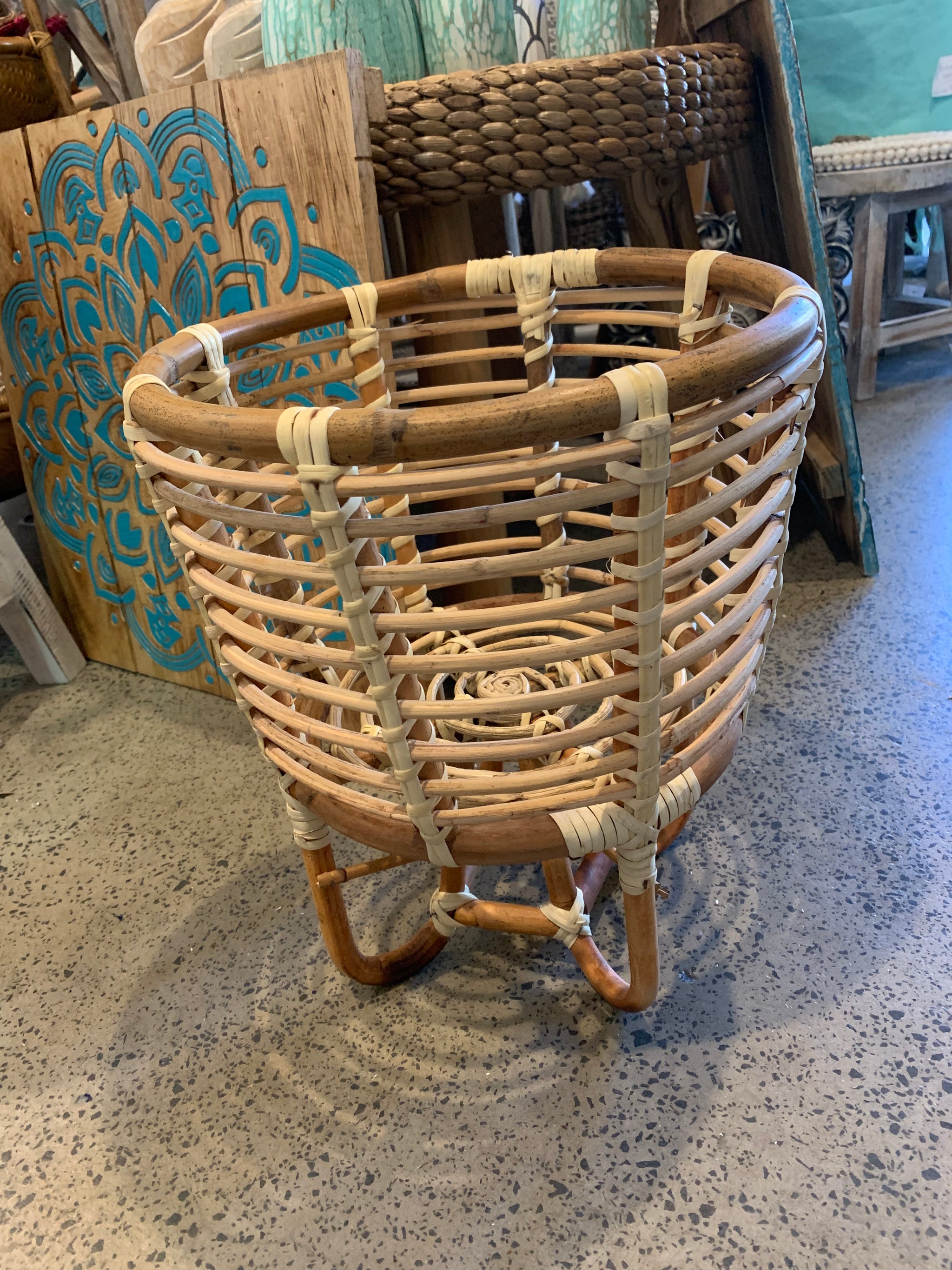 Rattan plant / pot stand. 36cm h