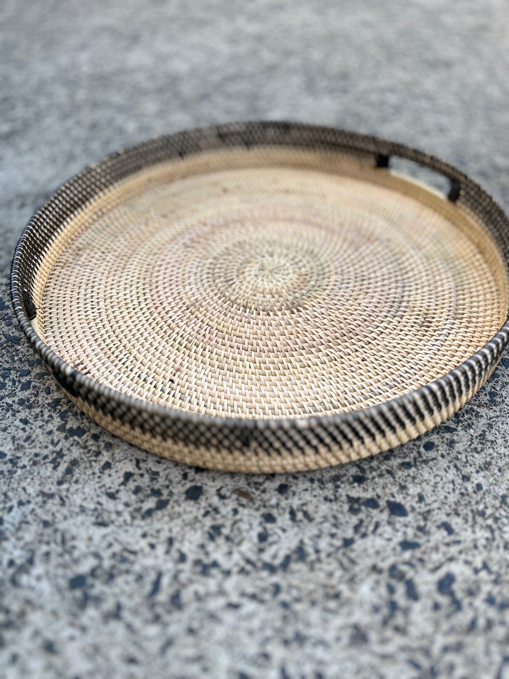 Round black / natural tray M