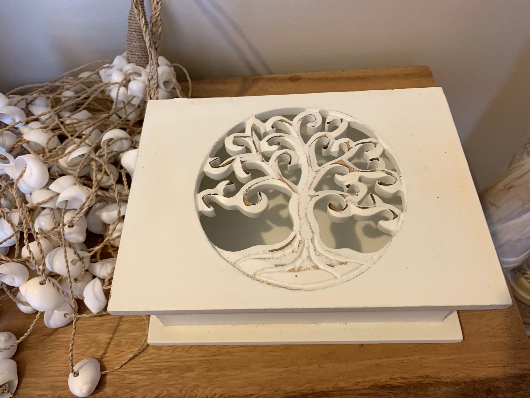 Carved white box tree of life with hinged lid. Jewellery / storage. Medium. 19cm