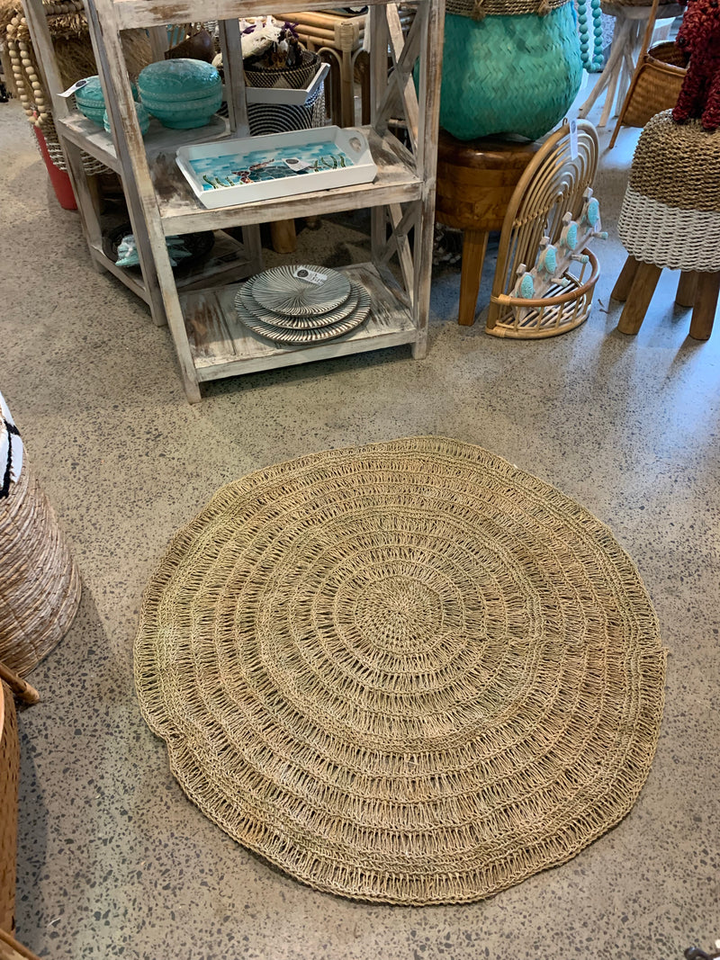 Round woven rug