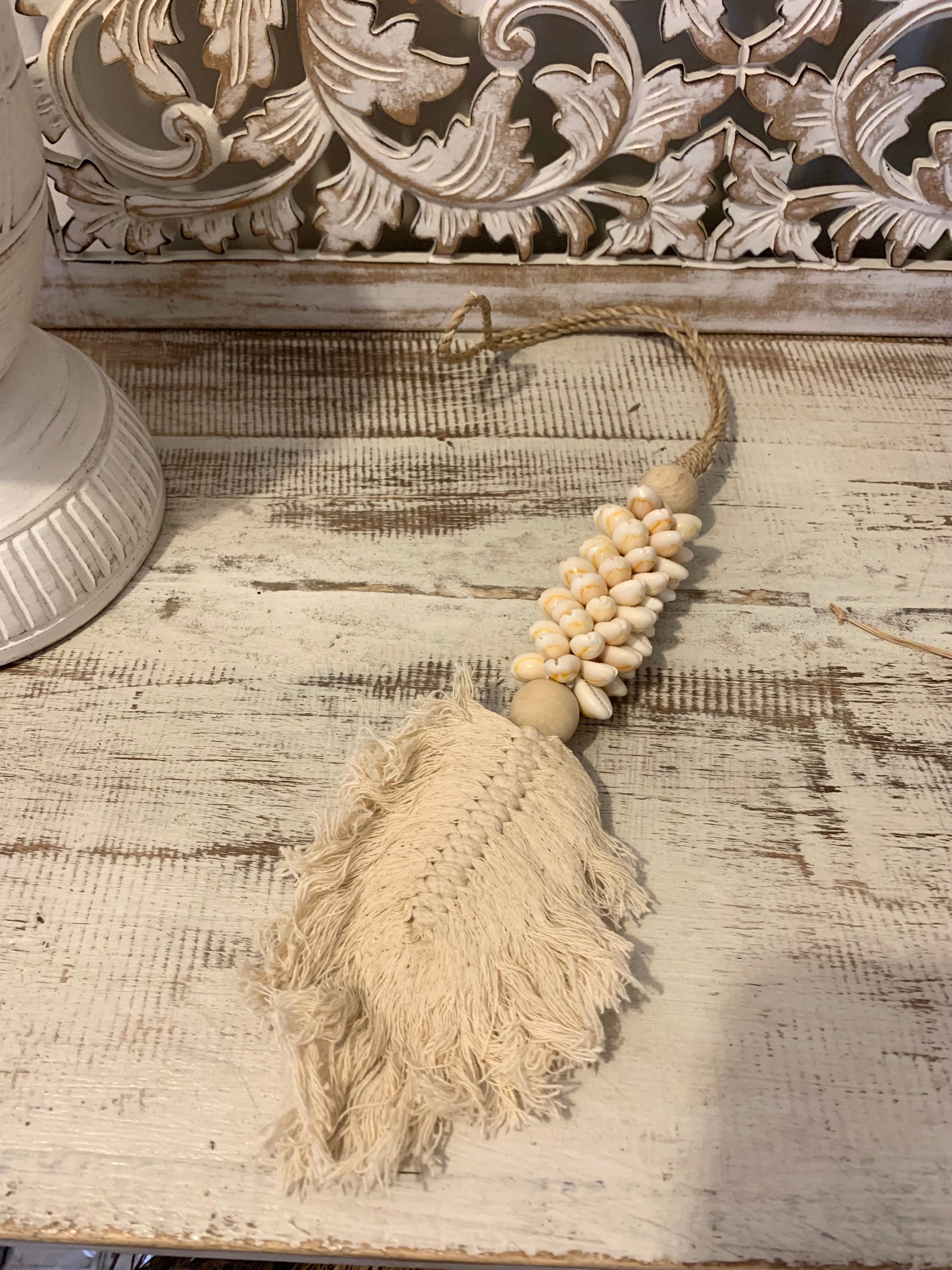 Natural macrame leaf and shell hanging