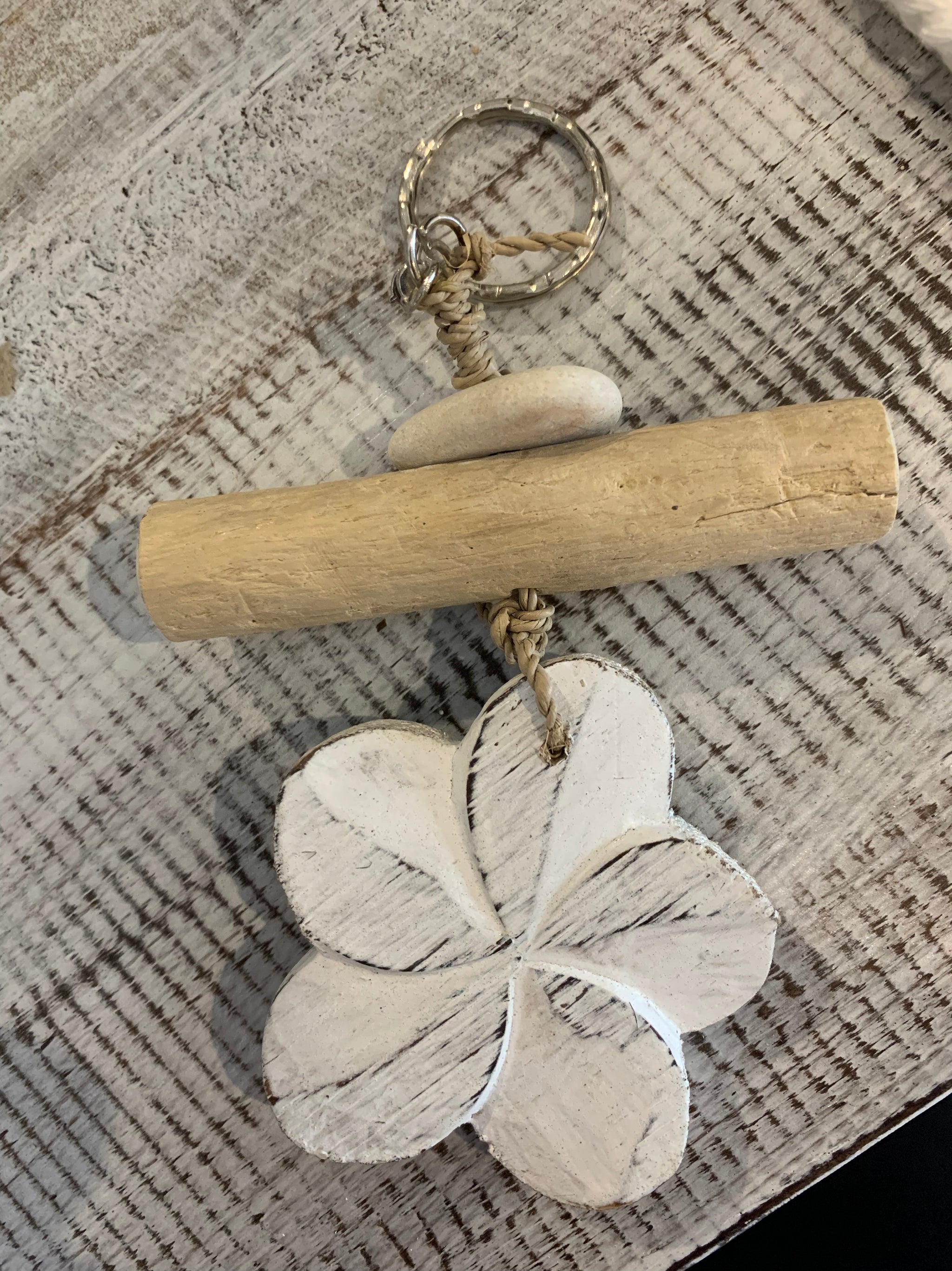 Timber frangipani keyring white