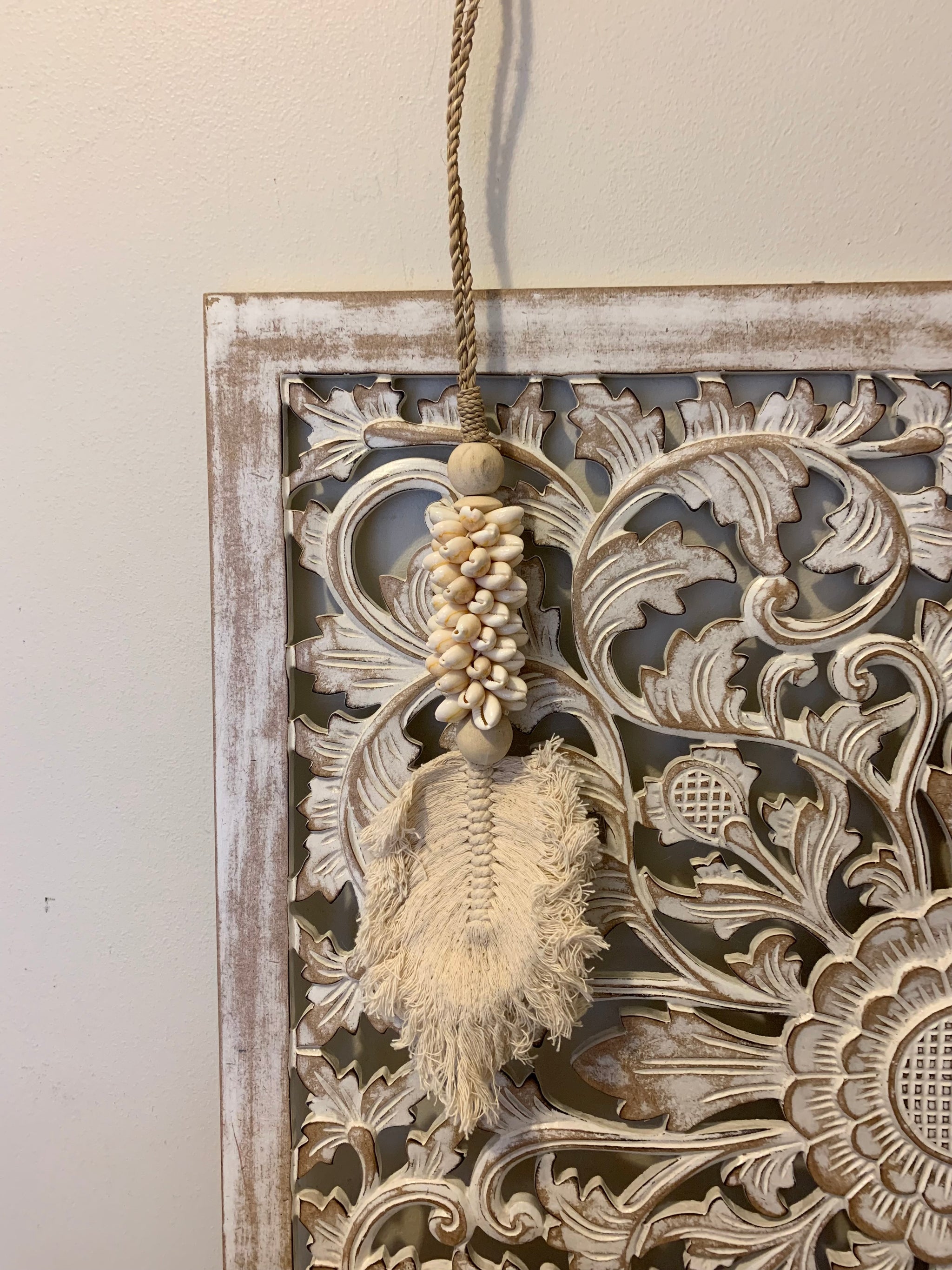 Natural macrame leaf and shell hanging